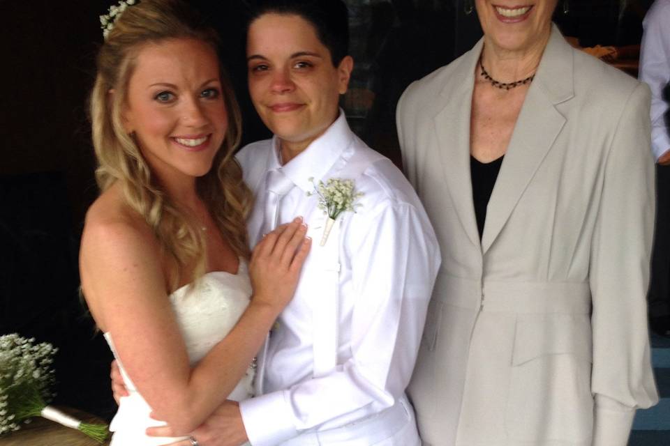 Group photo with the officiant