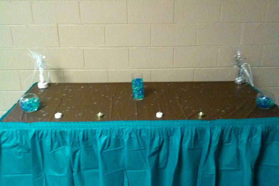 Gift table with teal and brown color scheme