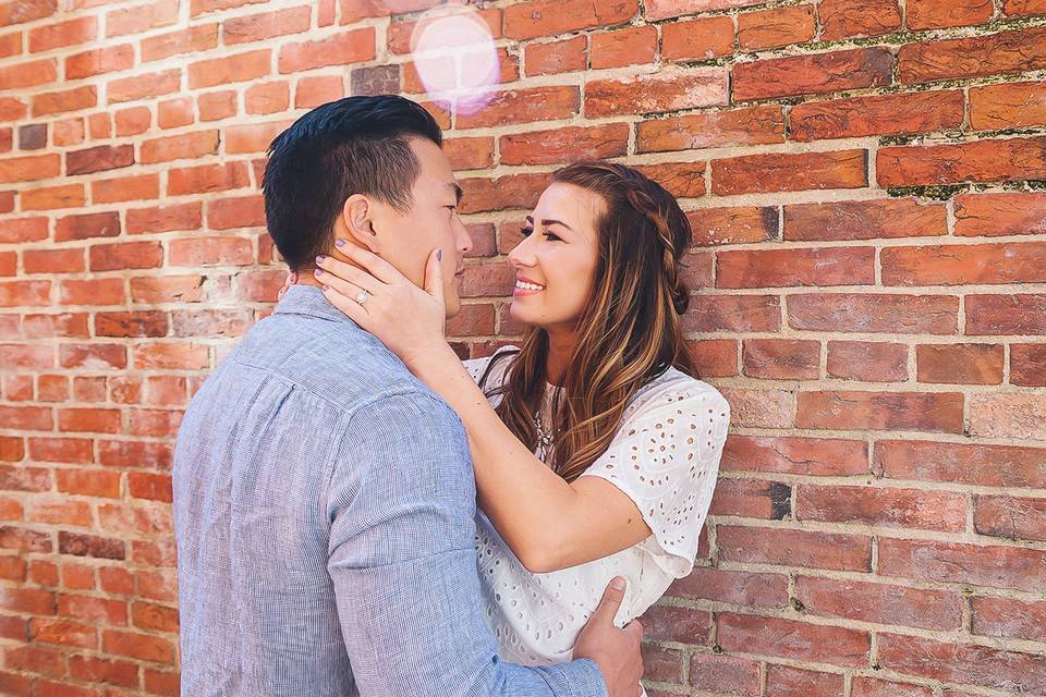 Annapolis engagement session in front of Maryland State House in spring