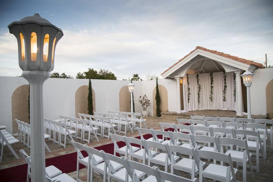 Spartan Manor outdoor ceremony