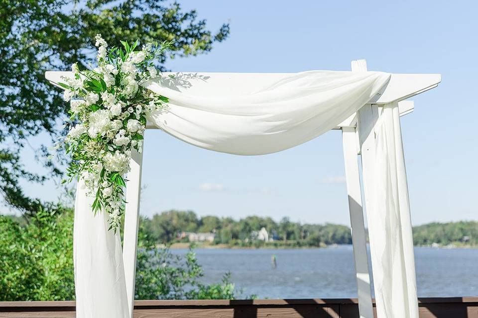 White bridal bouquet