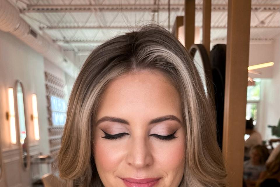 Https://themakeupteam.us