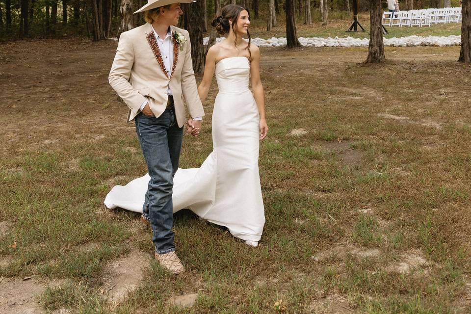 Outdoor bride/groom photos