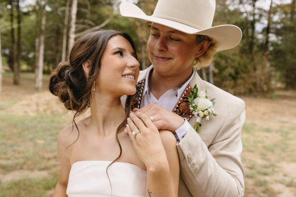 Outdoor bride/groom photos