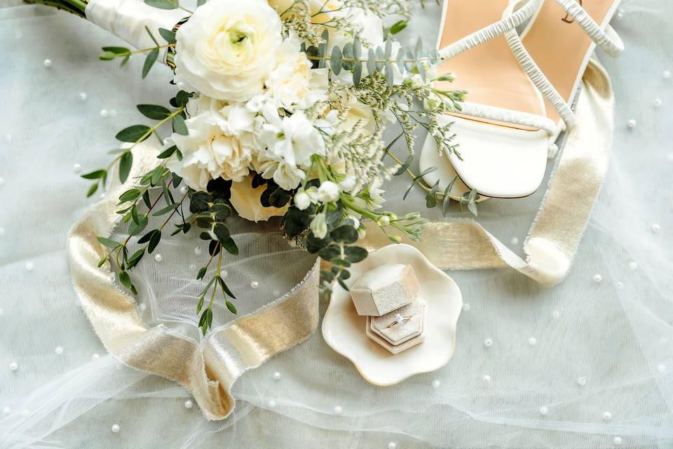 Bridal bouquet and wedding det