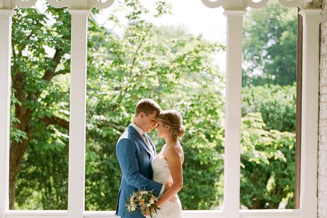 Bride & Groom at Boxwood