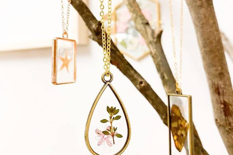 Flower necklaces