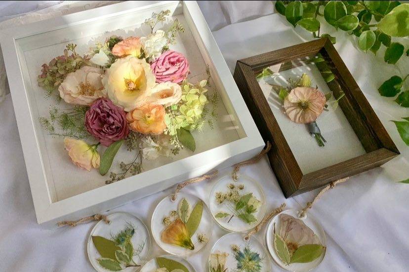 Framed flowers selection