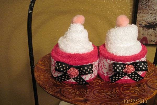 Washcloth cupcakes