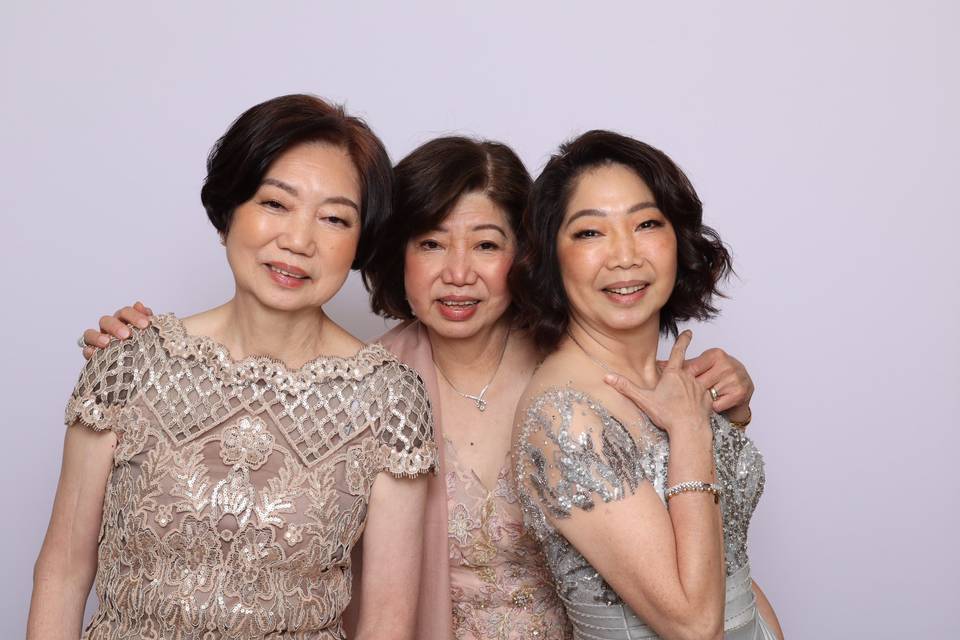 Sisters, sisters!