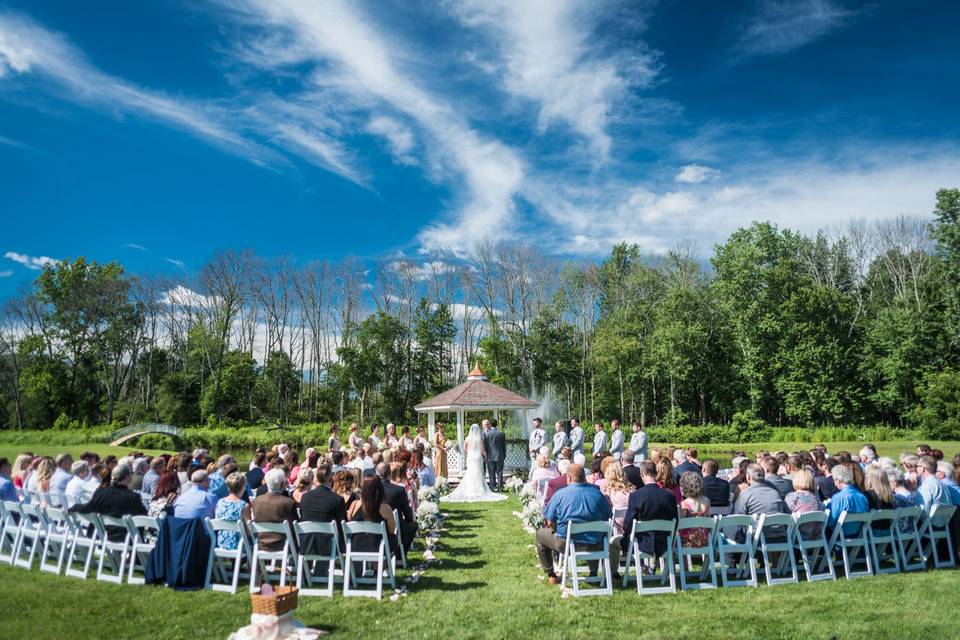 A perfect day for a wedding at the Water's Edge Vineyard.
