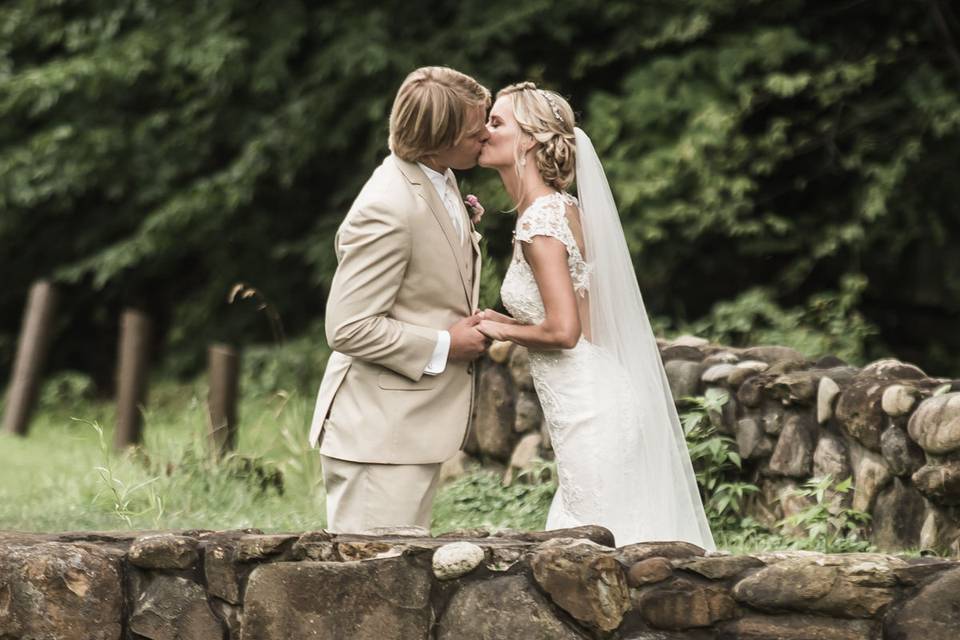 A sweet moment at Roses Run Country Club