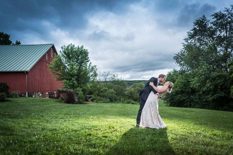 Jacquie and Maxx had a stunning evening at the Gish Barn.