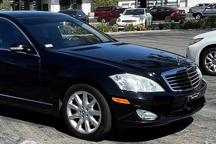 Black on black Mercedes S550