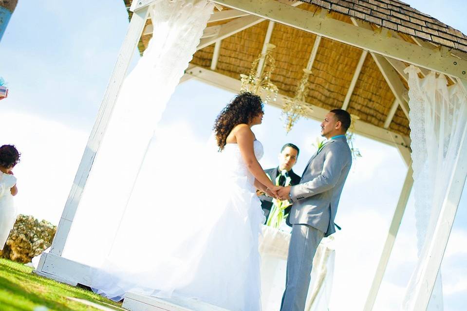 Ceremony at Villa Montaña, Isabela PR