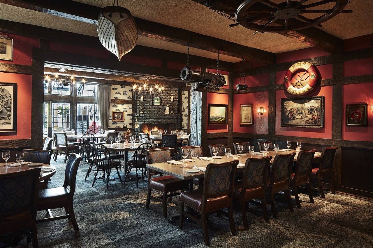 Corona del Mar's Five Crowns restaurant has unveiled its royal redesign –  Orange County Register