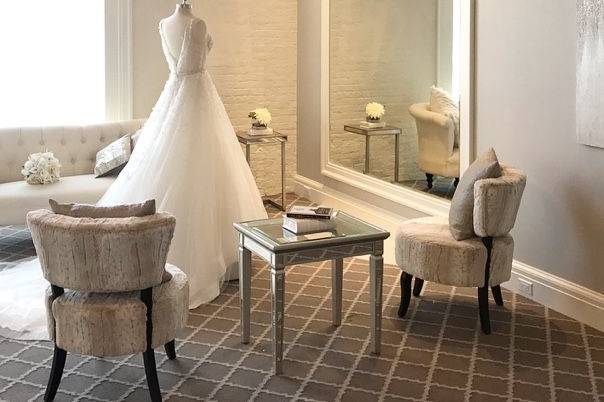 White Dress Bridal Boutique: Lake Forest