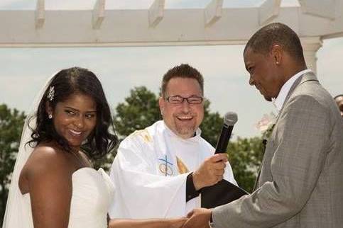 Grooms giving his vows