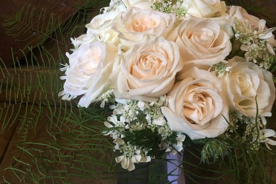 White and peach bouquet