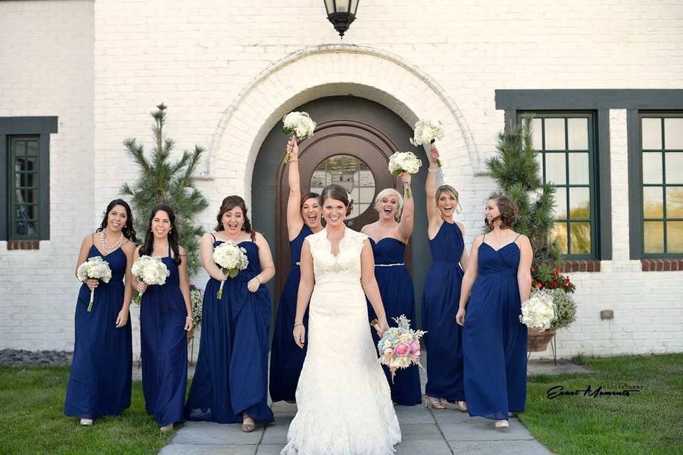 Wedding party with bouquets