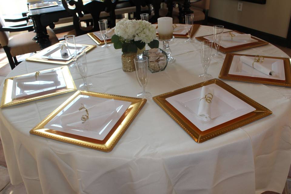 Table set-up with square plates