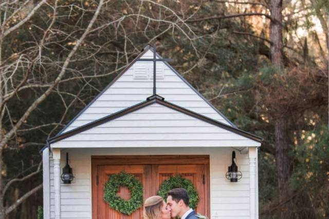 Couple kiss