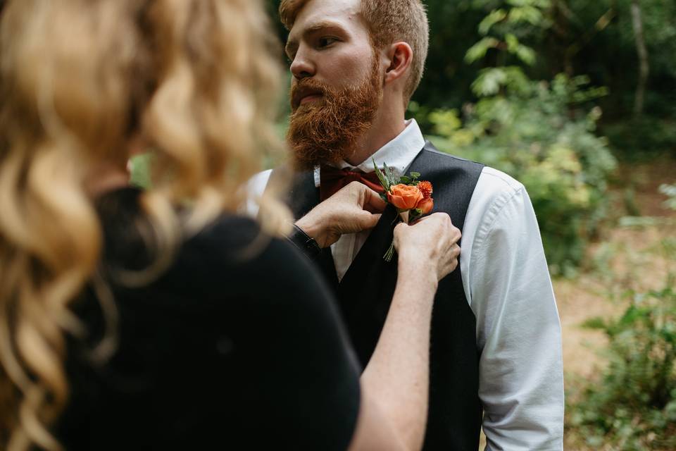 Kaila pins the boutonniere