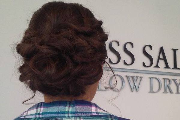 Ross Salon & Blow Dry Bar