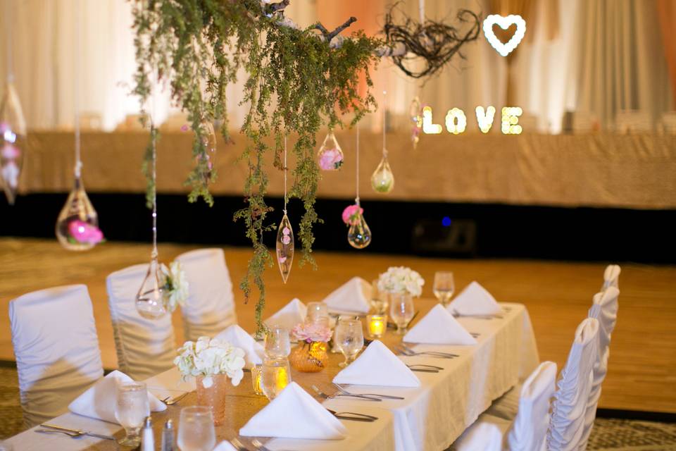 Elegant tablescape