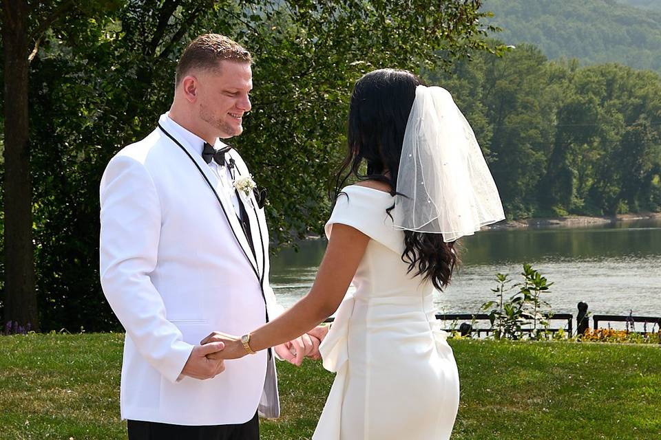 Https://luvlenz.com/connect