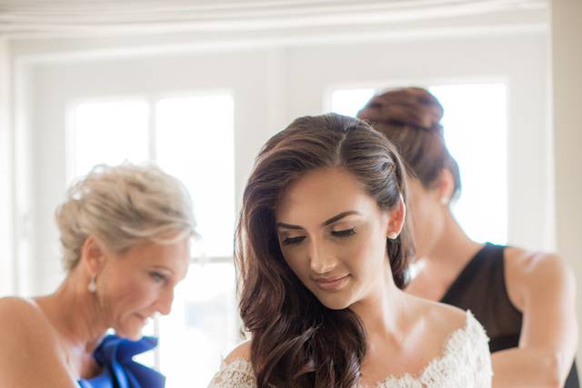 Side swept hairstyle