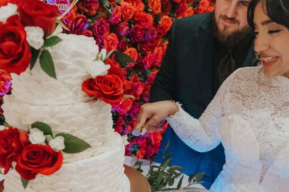 Roses and Petals wedding cake