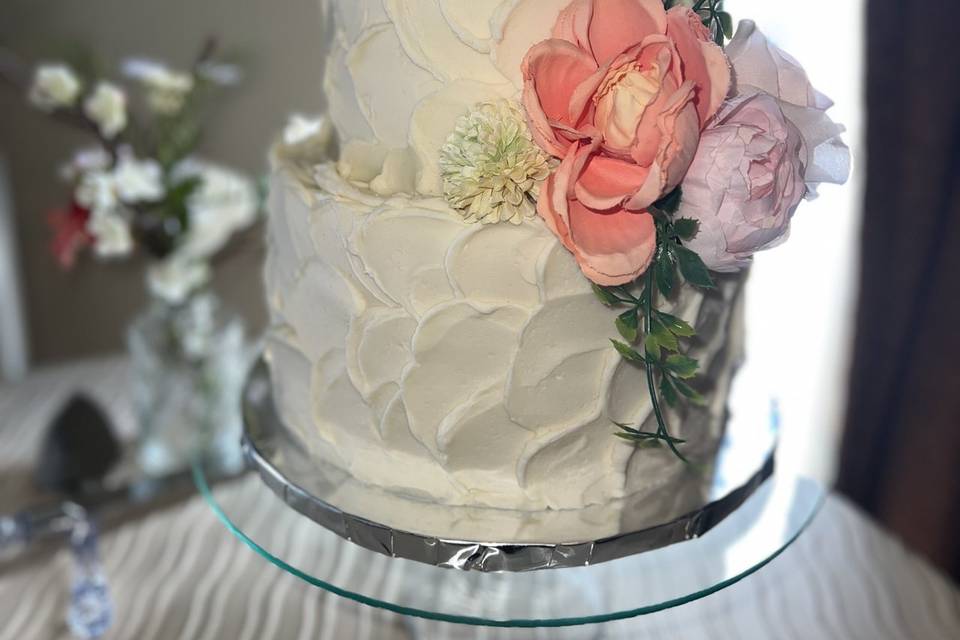 Rustic buttercream with flower
