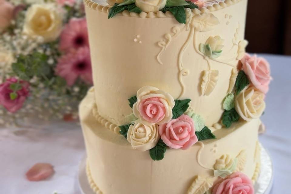 Garden flowers in buttercream
