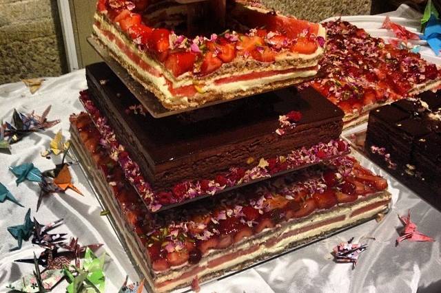 Abstract wedding cake
