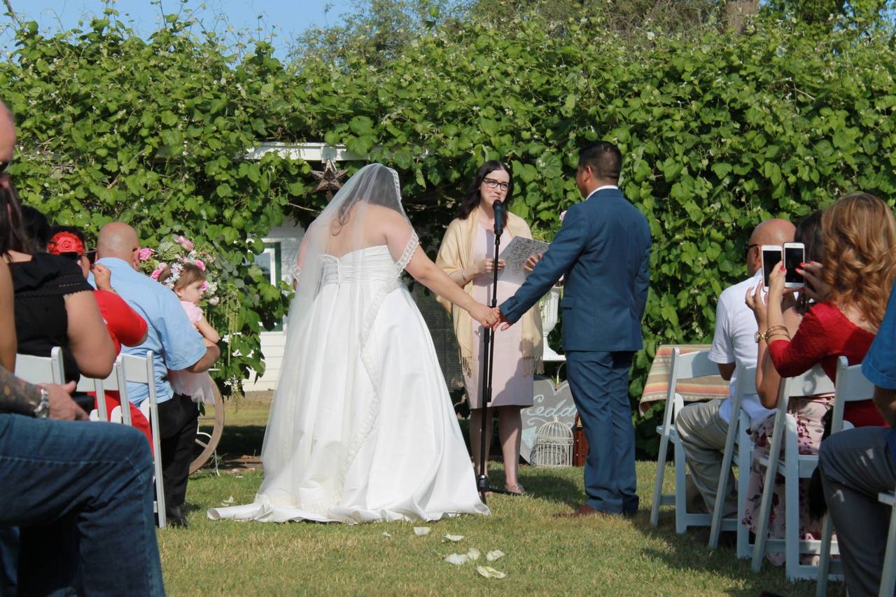 Rev. Mercy Bilingual Wedding Officiant Officiant Los