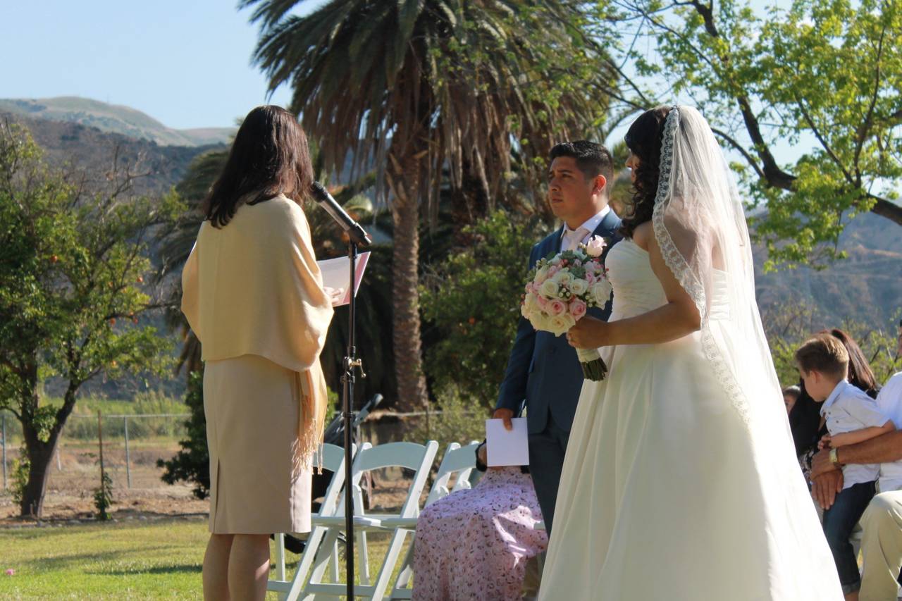 Rev. Mercy Bilingual Wedding Officiant Officiant Los