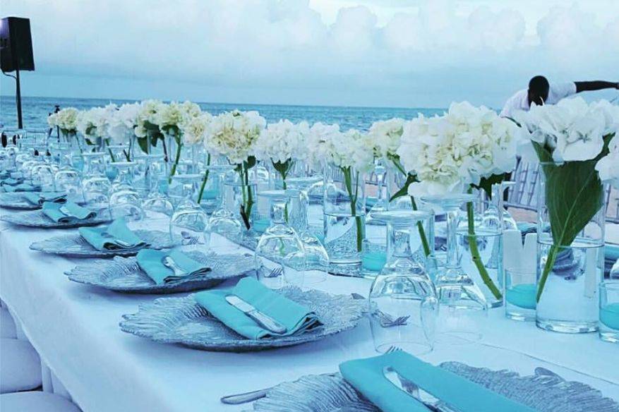 Long table setting