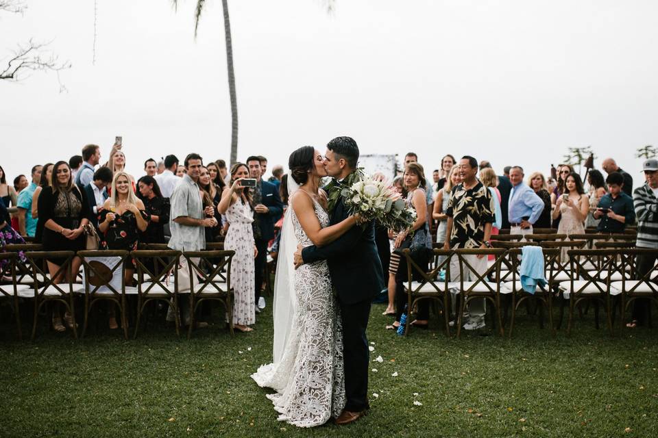 Hawaii wedding photo: Couple Cups