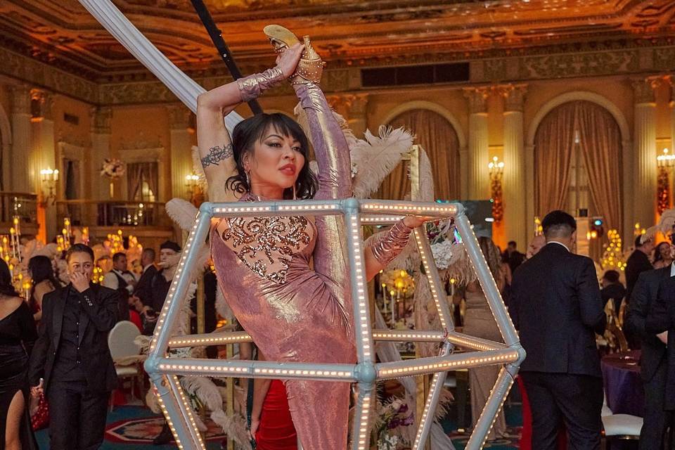 LED Diamond Contortionist