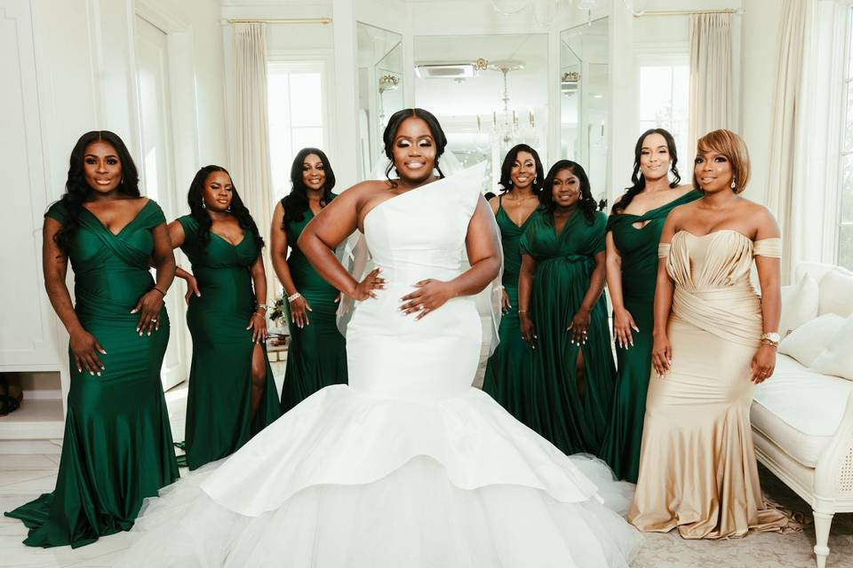 Bride and bridesmaids in emerald