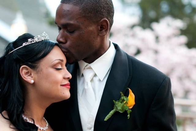 Couple's forehead kiss