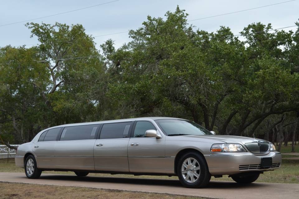 An 8 person Wedding Limousine (4 our minmum)