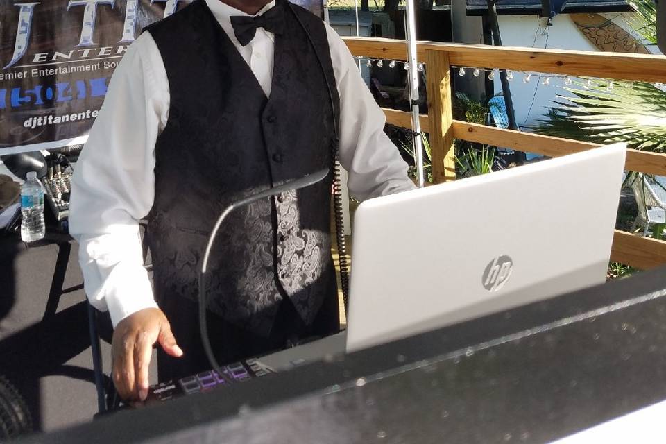 DJ TITAN