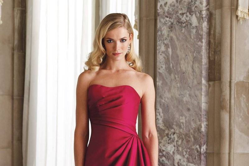 BY2991T
Strapless satin knee-length sheath with softly curved neckline, side gathered bodice, wrapped skirt, corset back bodice. Matching shawl (not shown) and removable straps included. Available in all satin colors.