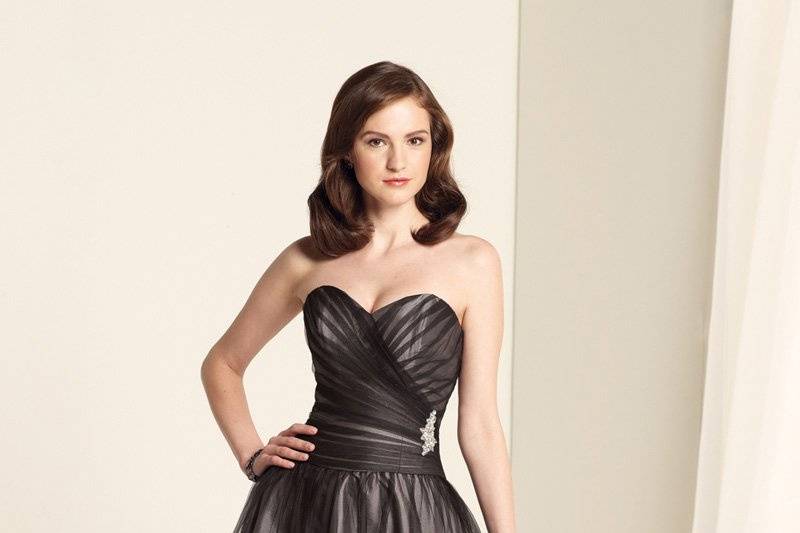 BY11348T
Strapless tulle over taffeta knee-length A-line dress with sweetheart neckline, directionally ruched bodice with side brooch at waist and corset back, full gathered tulle skirt. Removable straps included. Available in all taffeta colors with only Black or Ivory tulle.