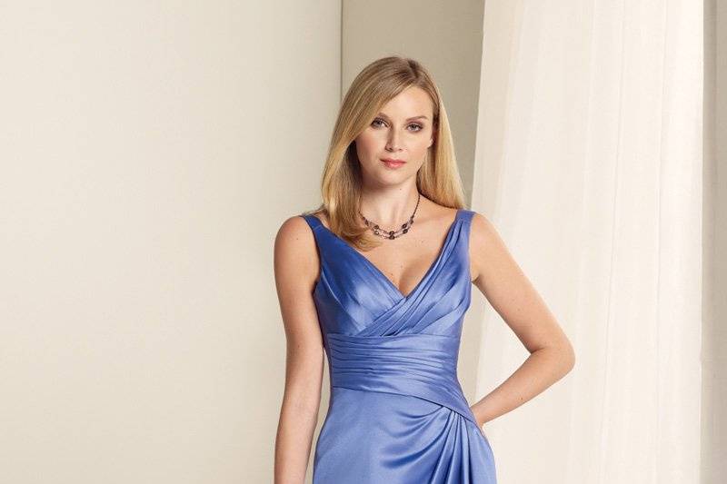 BY11351T
Sleeveless satin knee-length sheath with V-neckline, directionally draped bodice with asymmetrically dropped waistline and corset back, faux wrap side draped skirt with center back slit. Available in all satin colors.