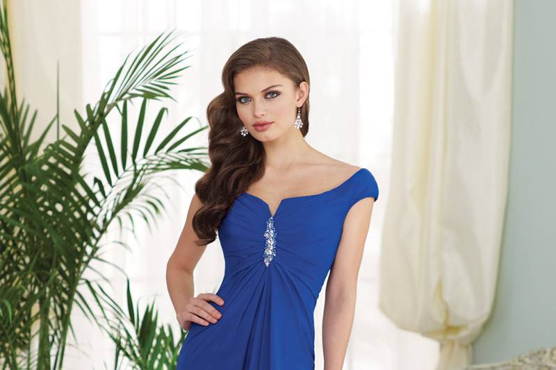 Style BY21389<br>
Tip-of-the-shoulder chiffon A-line gown with cap sleeves, notched neckline, center ruched Empire bodice adorned with hand-beaded motif, back zipper, center draped skirt. Available in all chiffon colors. Color shown: Peacock