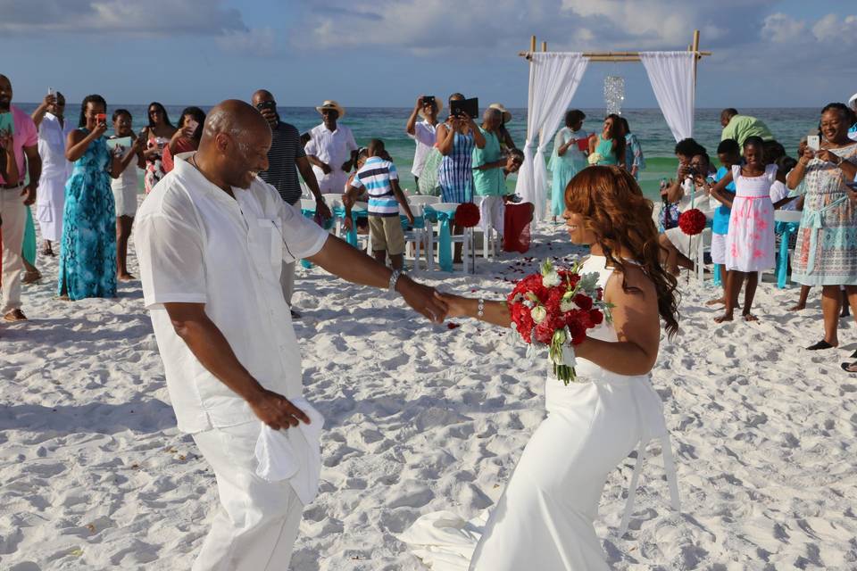 Beach couple | Caught Your Moment Photography