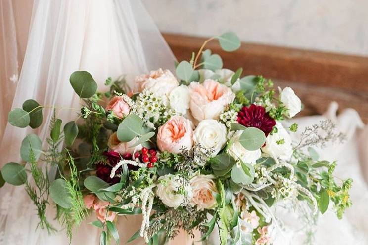 Leafy rose bouquet